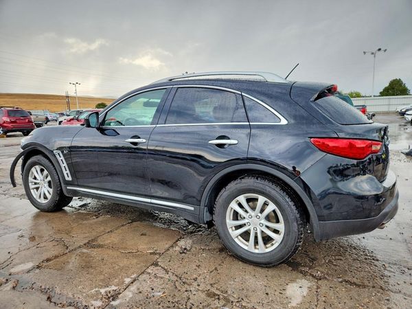 2016 INFINITI QX70