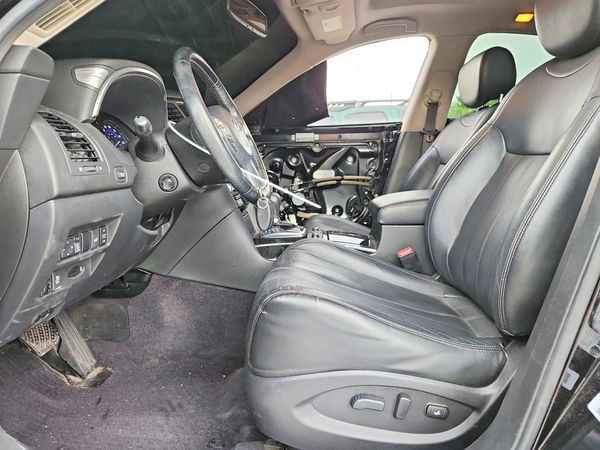 2016 INFINITI QX70