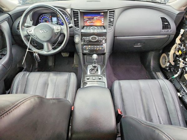 2016 INFINITI QX70