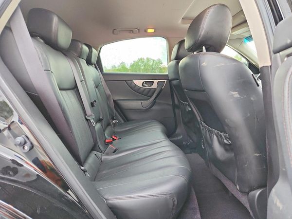 2016 INFINITI QX70