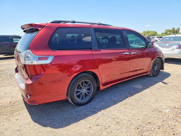 2017 TOYOTA SIENNA SE/SE Premium