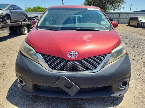 2017 TOYOTA SIENNA SE/SE Premium
