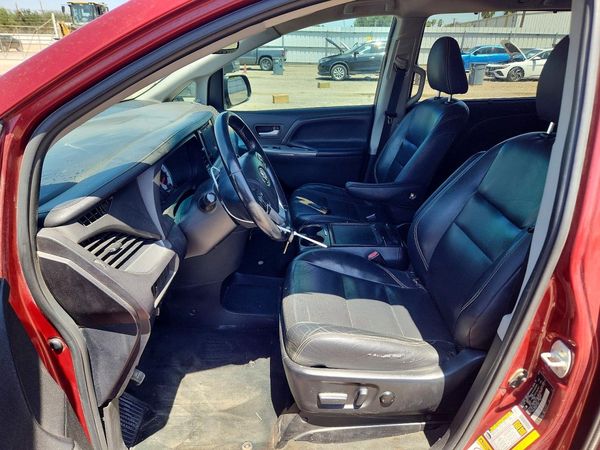 2017 TOYOTA SIENNA SE/SE Premium