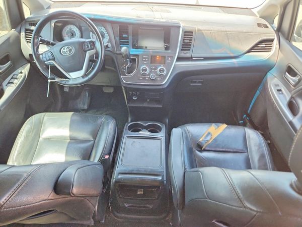 2017 TOYOTA SIENNA SE/SE Premium