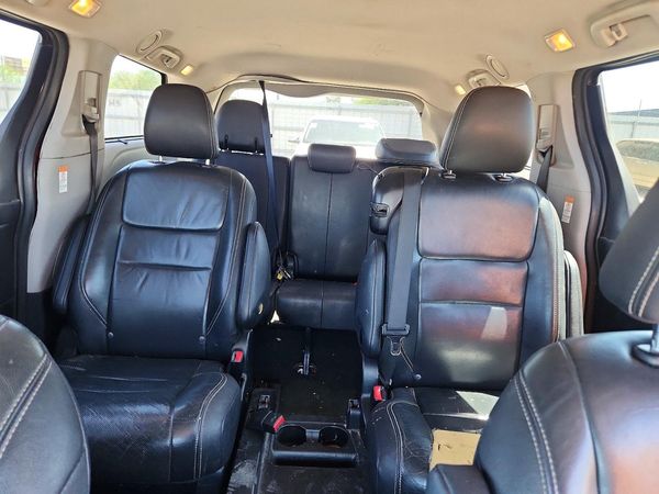 2017 TOYOTA SIENNA SE/SE Premium