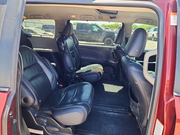 2017 TOYOTA SIENNA SE/SE Premium