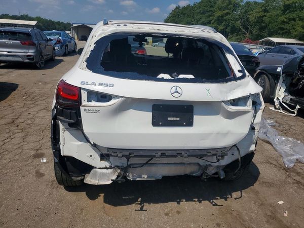 2022 MERCEDES-BENZ GLA
