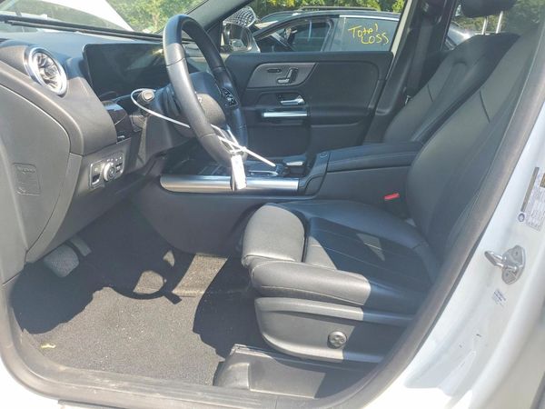 2022 MERCEDES-BENZ GLA