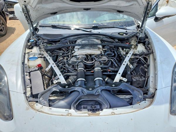 2018 PORSCHE PANAMERA 4S — Engine bay