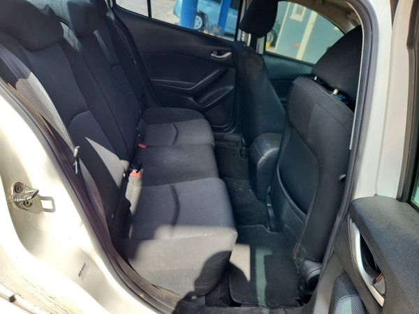 2016 MAZDA 3 SV/Base