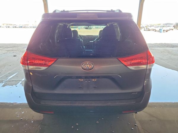 2012 TOYOTA SIENNA