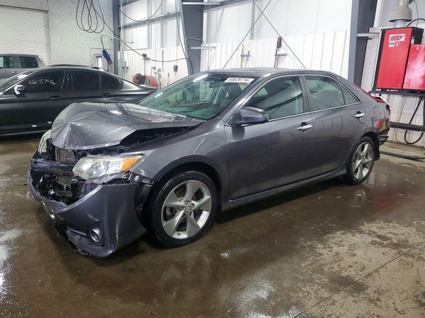 2014 TOYOTA CAMRY — Front 3/4