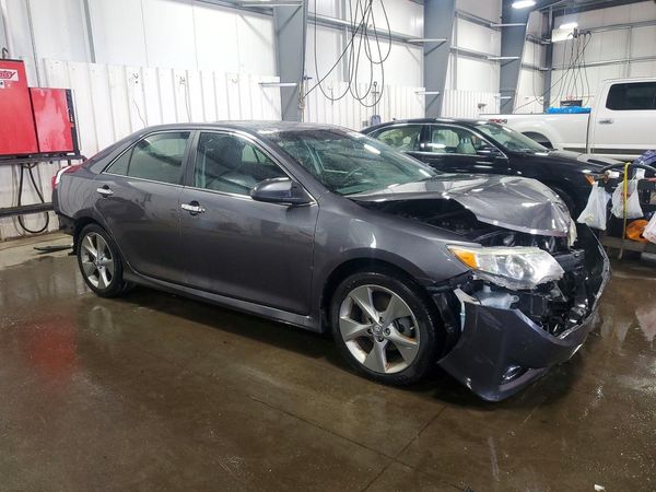 2014 TOYOTA CAMRY — Passenger 3/4