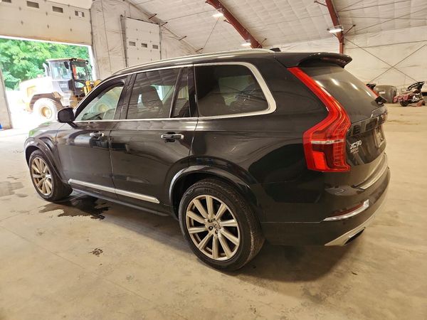 2017 VOLVO XC90