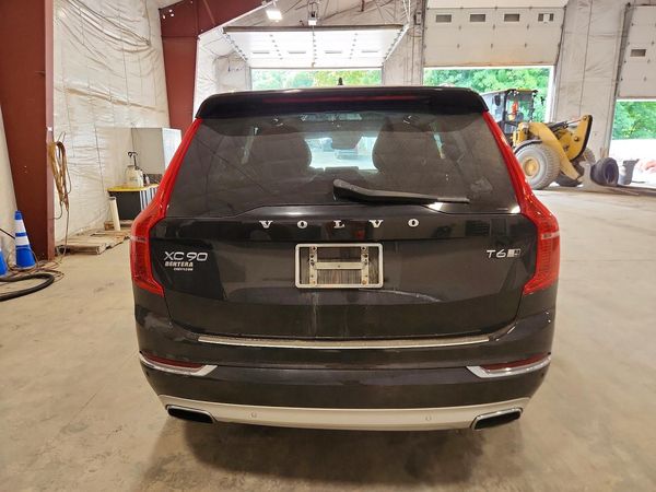 2017 VOLVO XC90