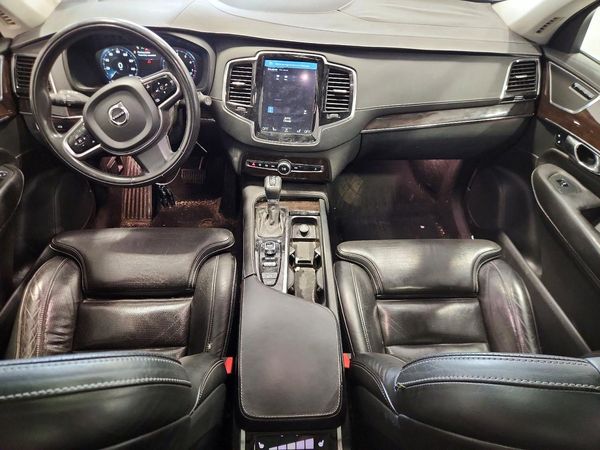 2017 VOLVO XC90