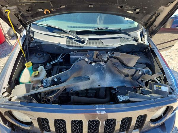 2014 JEEP PATRIOT Sport — Engine bay