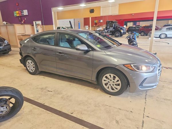 2018 HYUNDAI ELANTRA SE
