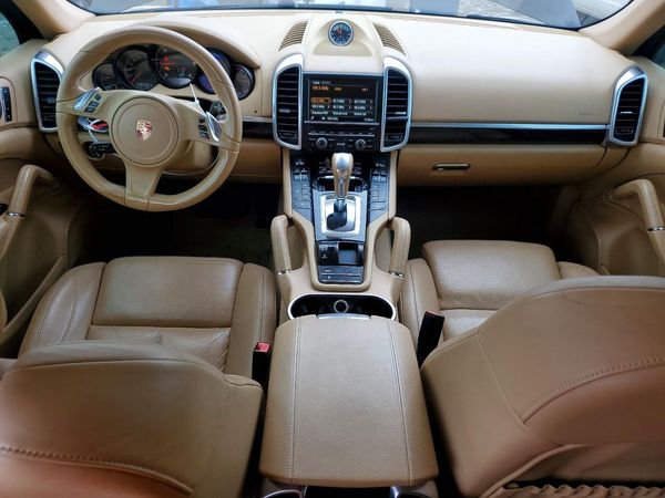 2014 PORSCHE CAYENNE