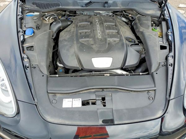 2014 PORSCHE CAYENNE
