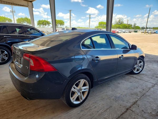 2015 VOLVO S60