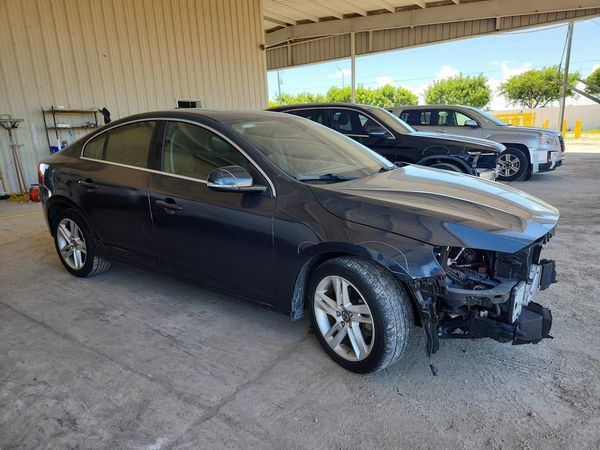 2015 VOLVO S60