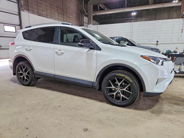 2017 TOYOTA RAV4 SE