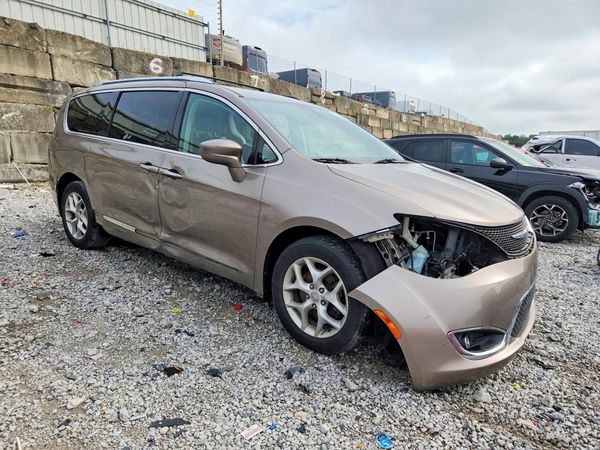 2017 CHRYSLER PACIFICA