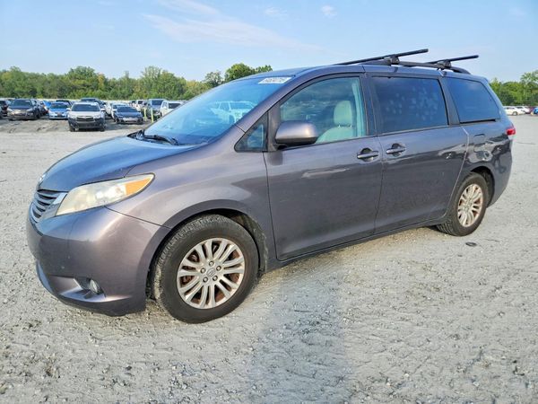 2013 TOYOTA SIENNA