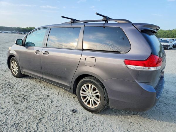 2013 TOYOTA SIENNA