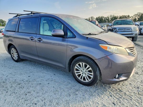 2013 TOYOTA SIENNA