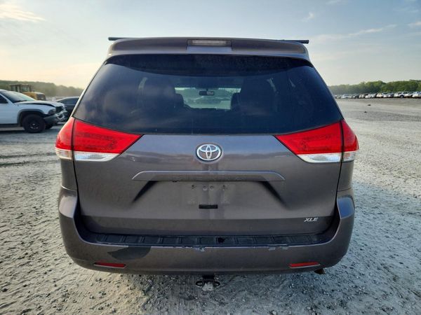2013 TOYOTA SIENNA