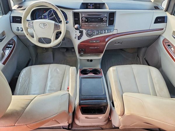 2013 TOYOTA SIENNA