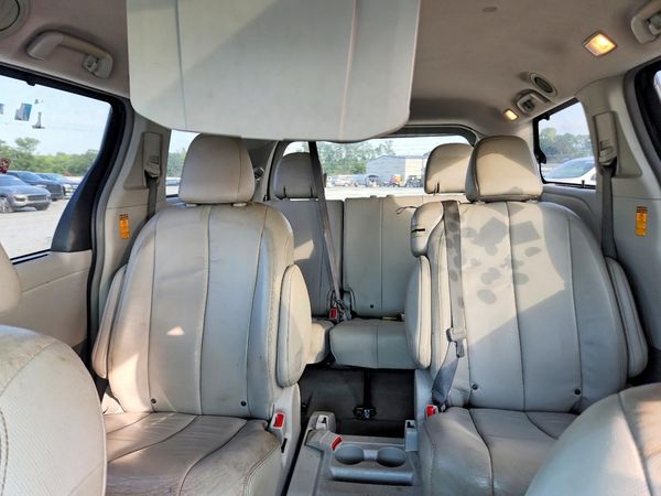 2013 TOYOTA SIENNA