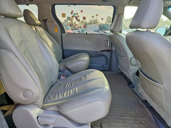 2013 TOYOTA SIENNA