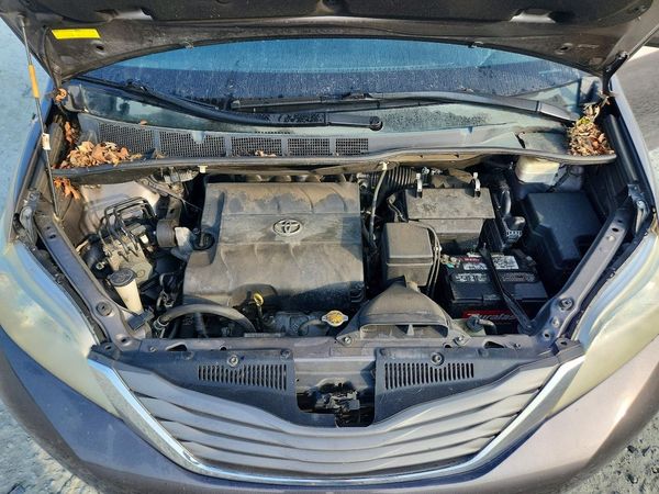 2013 TOYOTA SIENNA