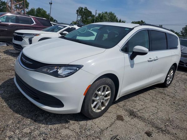 2020 CHRYSLER VOYAGER