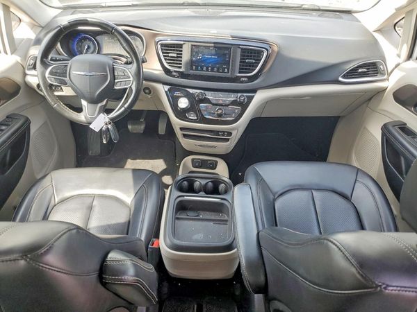 2020 CHRYSLER VOYAGER LXI