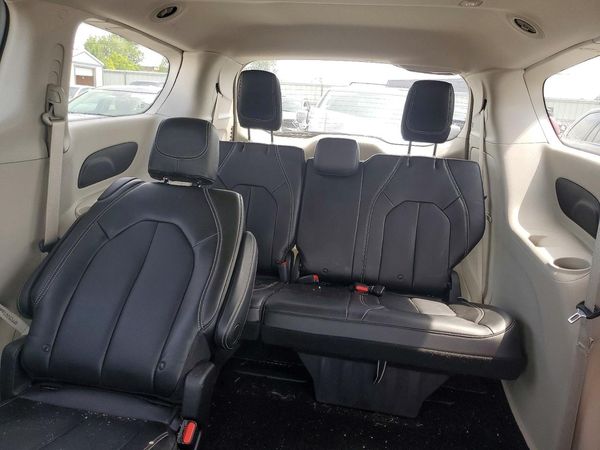 2020 CHRYSLER VOYAGER LXI