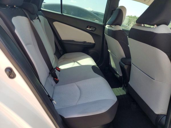 2016 TOYOTA PRIUS