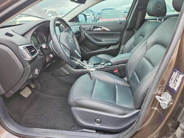 2017 INFINITI QX30