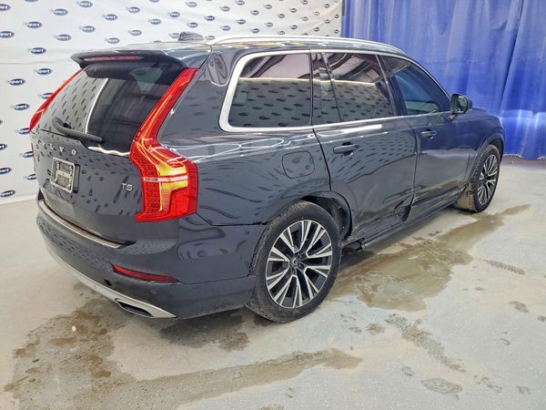 2021 VOLVO XC90 Momentum