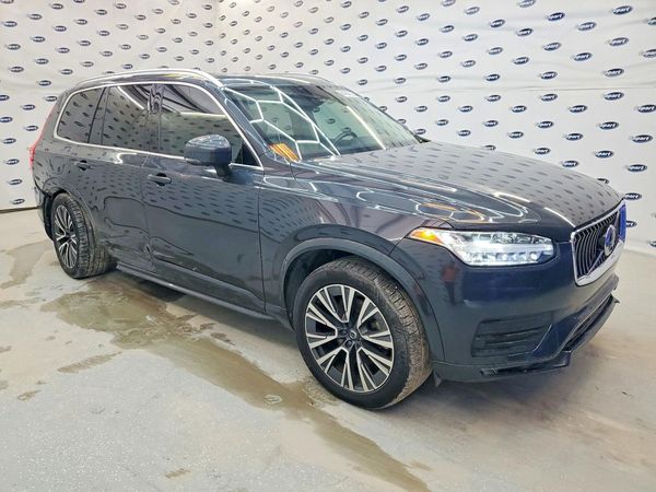 2021 VOLVO XC90 Momentum