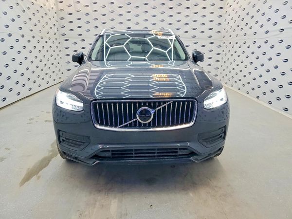 2021 VOLVO XC90 Momentum