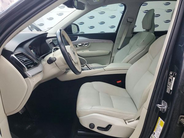 2021 VOLVO XC90 Momentum