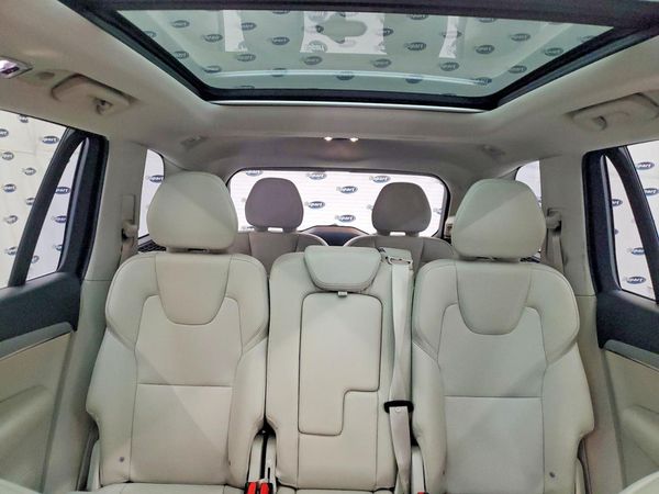 2021 VOLVO XC90 Momentum