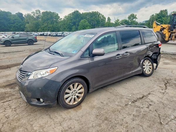 2014 TOYOTA SIENNA