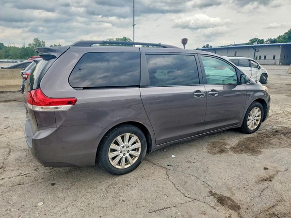 2014 TOYOTA SIENNA