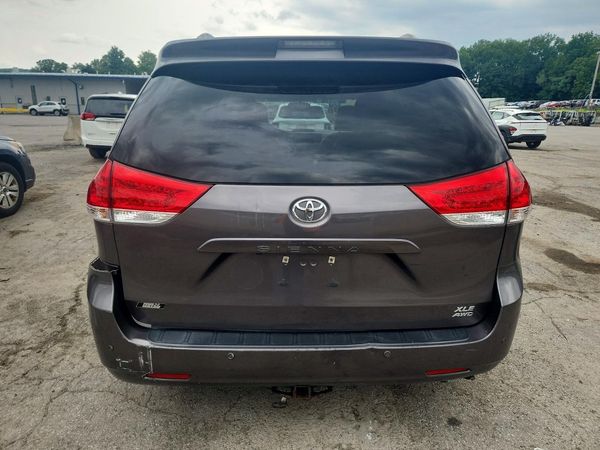 2014 TOYOTA SIENNA