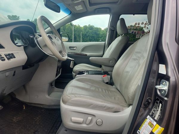 2014 TOYOTA SIENNA